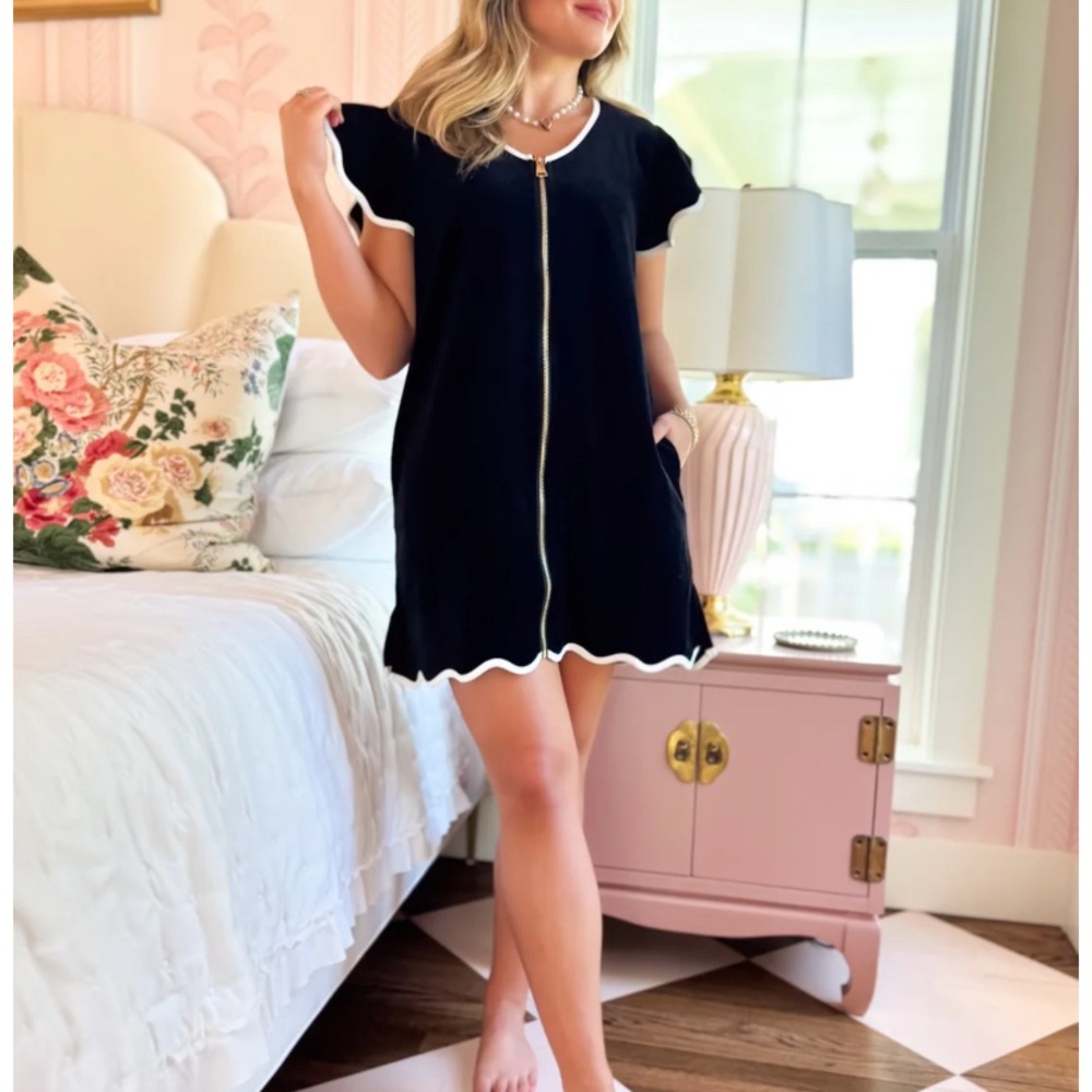 Ssys Velvet Elegant Black Garment with White Accents